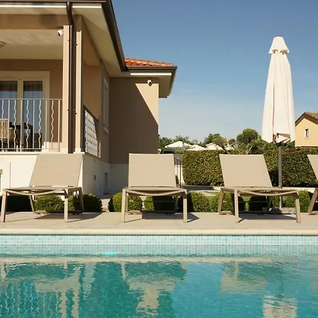 Silvia Villa Kaštelir