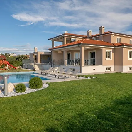 Silvia Villa *