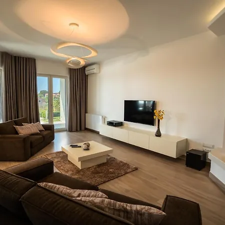 Silvia Villa *